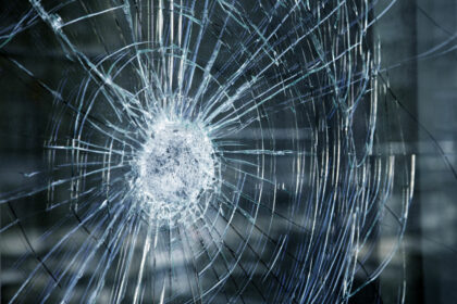 Verre cassé plafond de verre