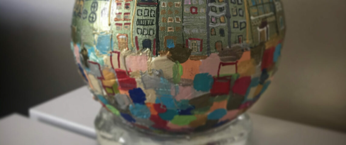 Globe Caroline Faindt